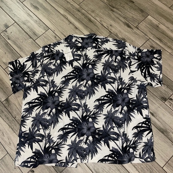 New Blue Note Tommy Bahama Harbor Hibiscus camp - Picture 7 of 7